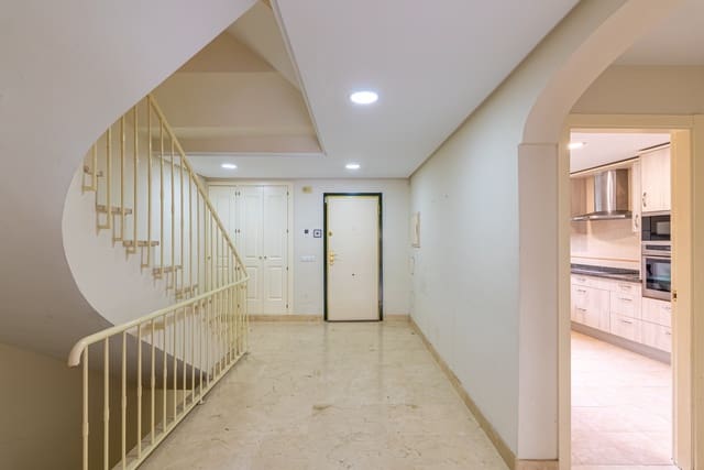 4 Zimmer Haus zu verkaufen in Centro, Estepona mit Pool - 850.000 € (Ref: 9670486)