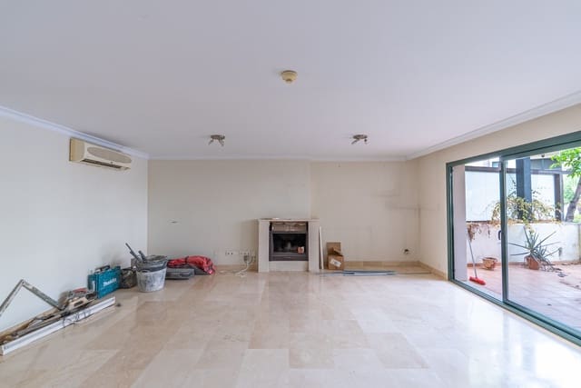 4 Zimmer Haus zu verkaufen in Centro, Estepona mit Pool - 850.000 € (Ref: 9670486)