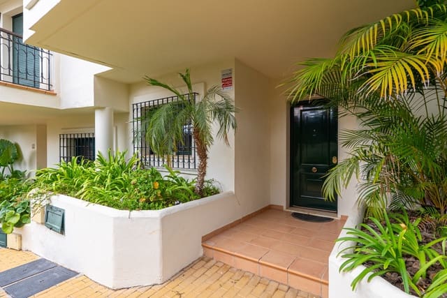 4 Zimmer Haus zu verkaufen in Centro, Estepona mit Pool - 850.000 € (Ref: 9670486)