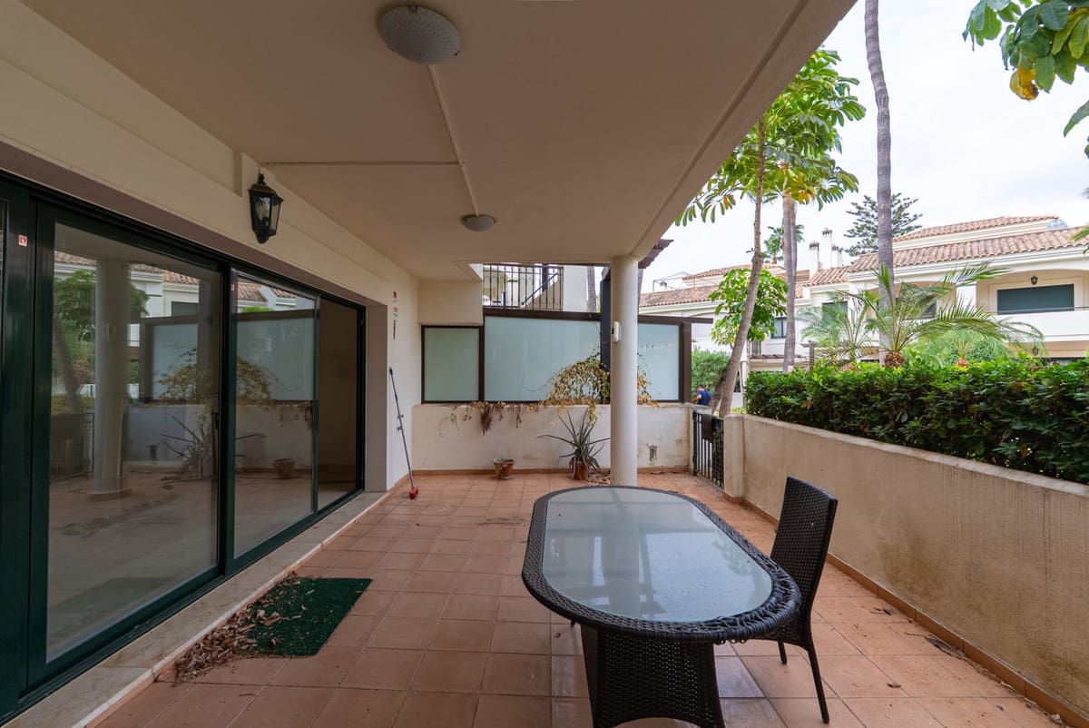 4 soveværelse Byhus til salg i Estepona med swimmingpool - € 850.000 (Ref: 9670486)