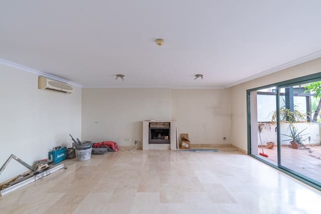 4 soverom Hus til salgs i Centro, Estepona med svømmebasseng - € 850 000 (Ref: 9670486)
