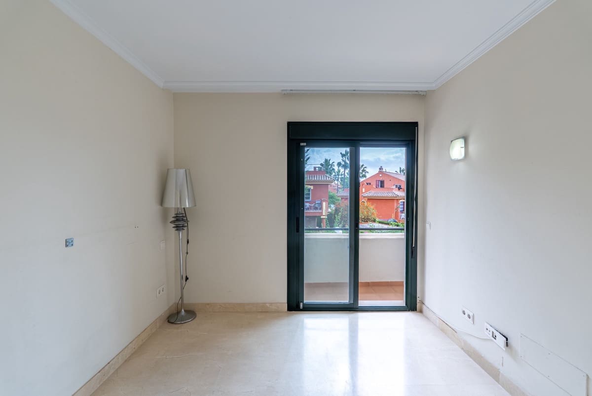 4 soveværelse Byhus til salg i Estepona med swimmingpool - € 850.000 (Ref: 9670486)