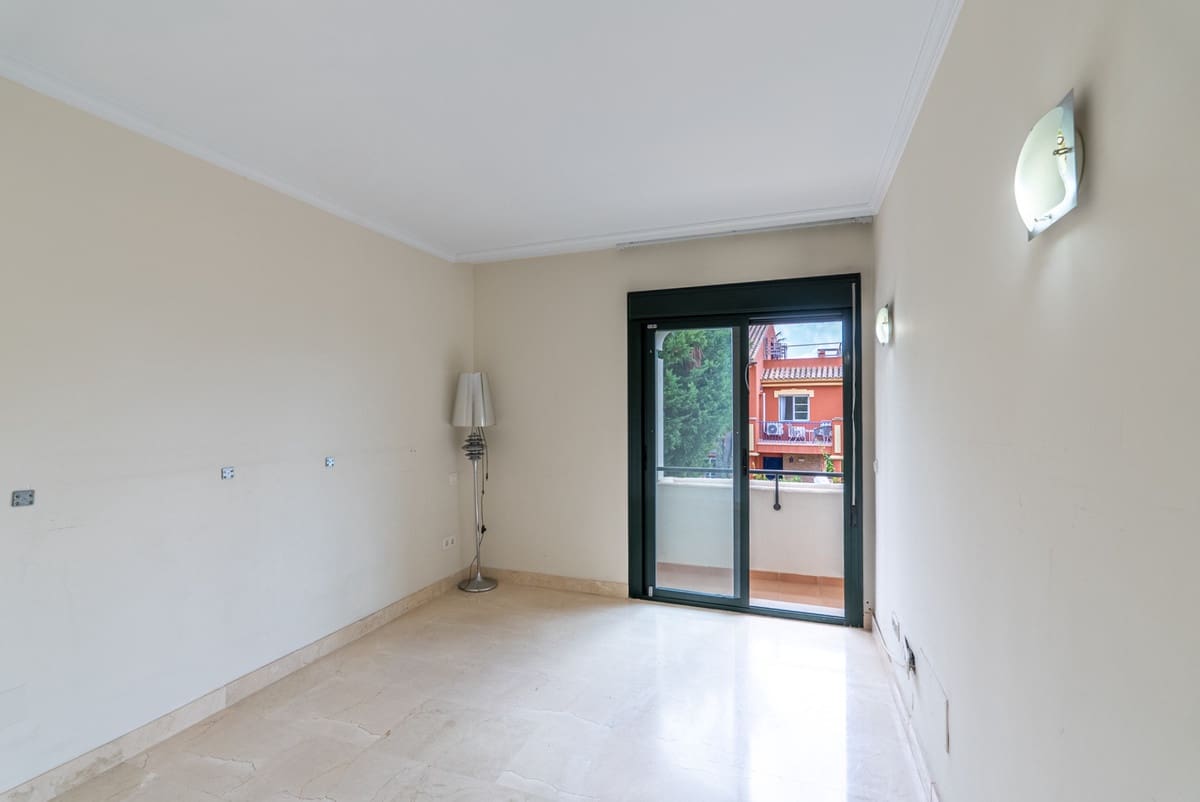 4 soveværelse Byhus til salg i Estepona med swimmingpool - € 850.000 (Ref: 9670486)
