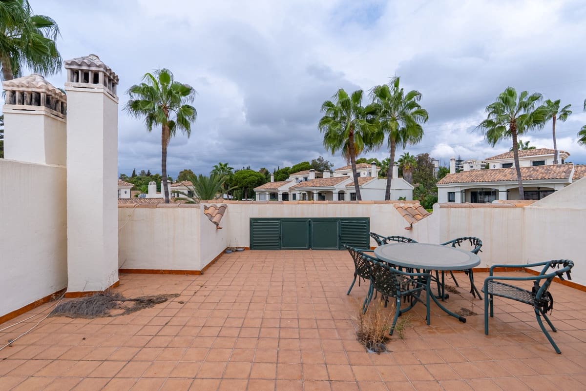 4 soveværelse Byhus til salg i Estepona med swimmingpool - € 850.000 (Ref: 9670486)