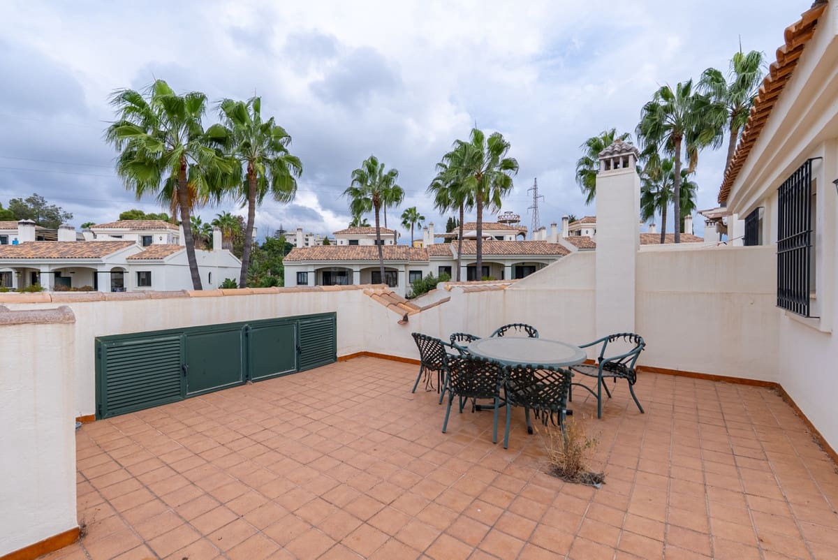 4 soveværelse Byhus til salg i Estepona med swimmingpool - € 850.000 (Ref: 9670486)