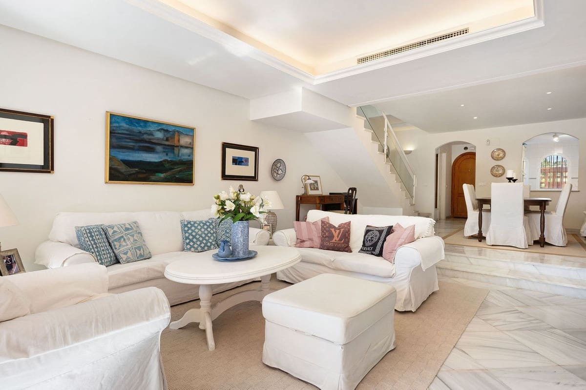 Casa de 3 habitaciones en Nueva Andalucia en venta con piscina garaje - 795.000 € (Ref: 9670487)