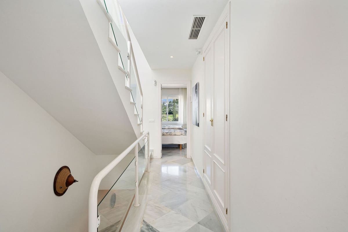 Casa de 3 habitaciones en Nueva Andalucia en venta con piscina garaje - 795.000 € (Ref: 9670487)