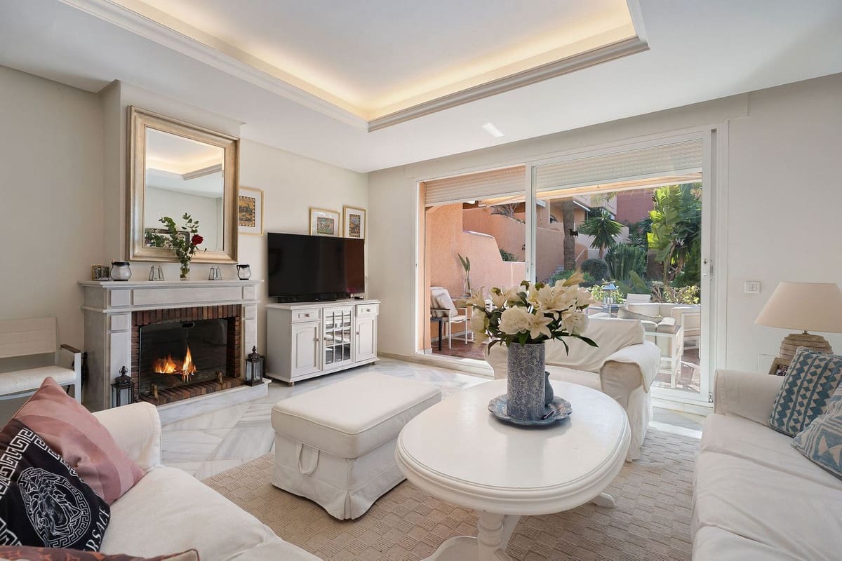 Casa de 3 habitaciones en Nueva Andalucia en venta con piscina garaje - 795.000 € (Ref: 9670487)