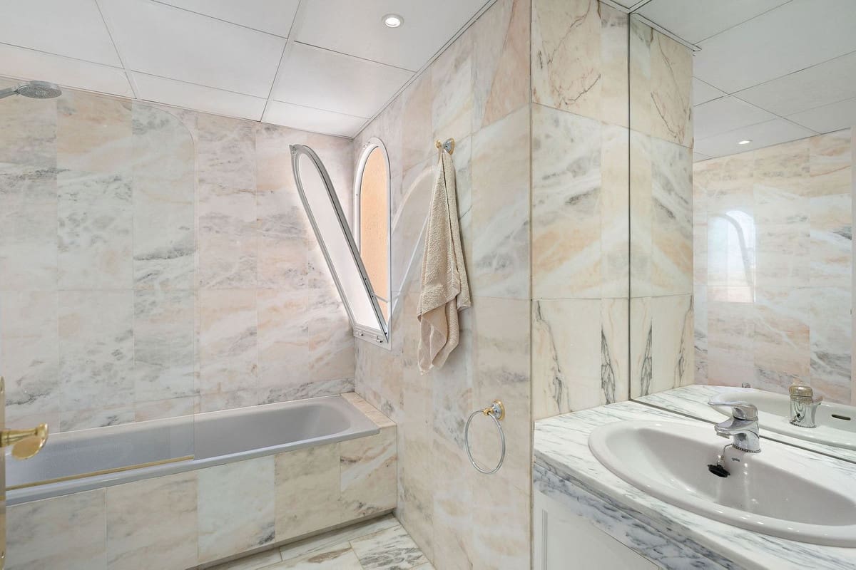 Casa de 3 habitaciones en Nueva Andalucia en venta con piscina garaje - 795.000 € (Ref: 9670487)