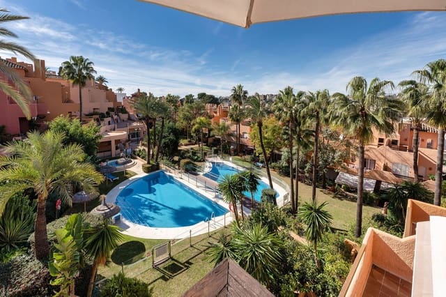 Casa de 3 habitaciones en La Dama de Noche - La Alzambra, Marbella en venta con piscina garaje - 795.000 € (Ref: 9670487)