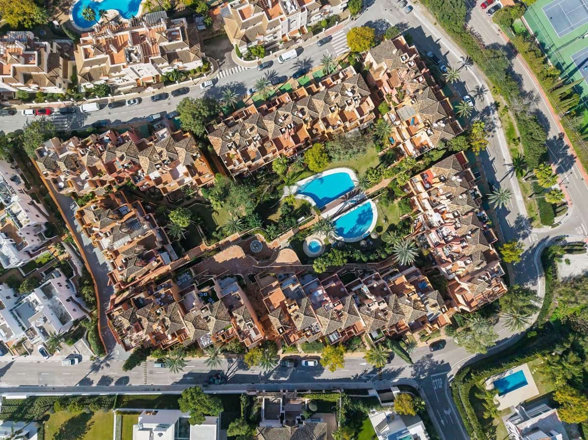 Casa de 3 habitaciones en Nueva Andalucia en venta con piscina garaje - 795.000 € (Ref: 9670487)