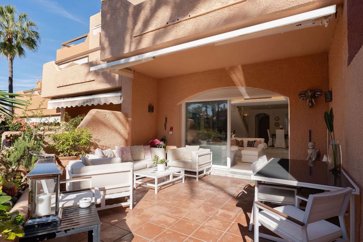 3 bedroom Townhouse for sale in Nueva Andalucia with pool garage - € 795,000 (Ref: 9670487)