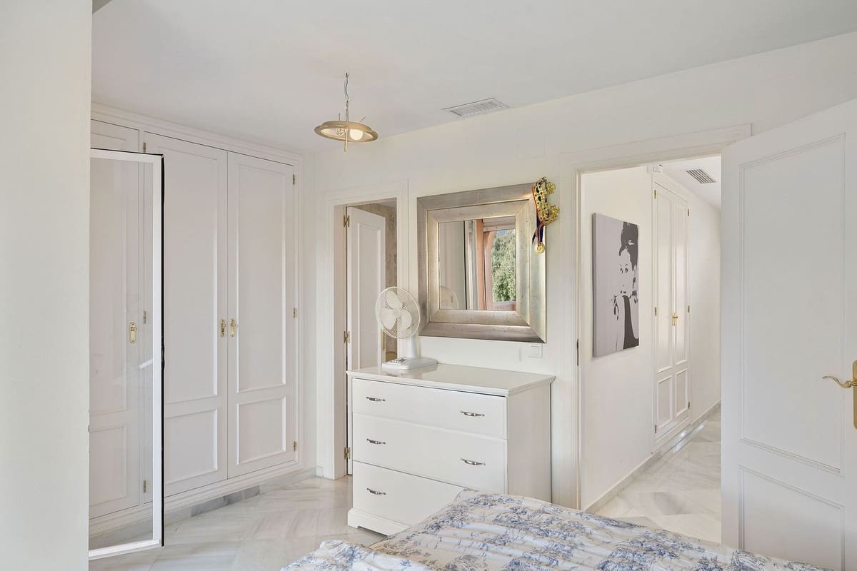 3 bedroom Townhouse for sale in Nueva Andalucia with pool garage - € 795,000 (Ref: 9670487)