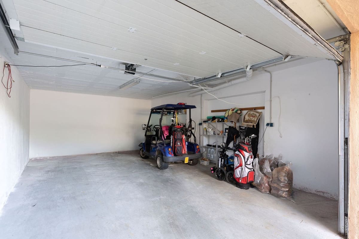 3 bedroom Townhouse for sale in Nueva Andalucia with pool garage - € 795,000 (Ref: 9670487)