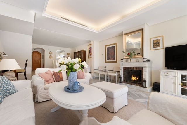 3 chambre Maison de Ville à vendre à La Dama de Noche - La Alzambra, Marbella avec piscine garage - 795 000 € (Ref: 9670487)