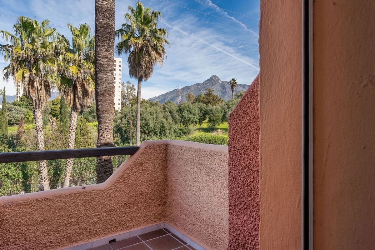 3 bedroom Townhouse for sale in Nueva Andalucia with pool garage - € 795,000 (Ref: 9670487)