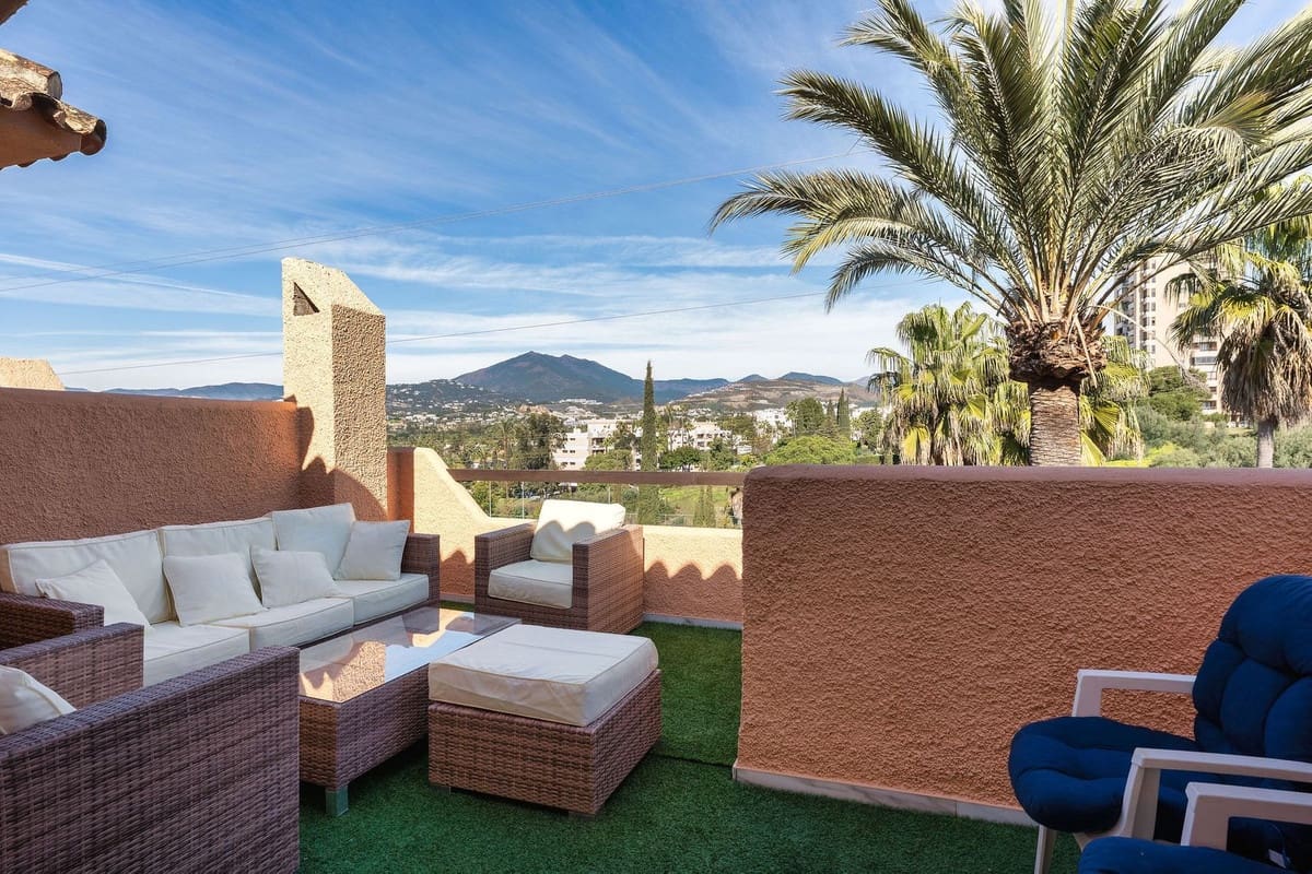 3 bedroom Townhouse for sale in Nueva Andalucia with pool garage - € 795,000 (Ref: 9670487)