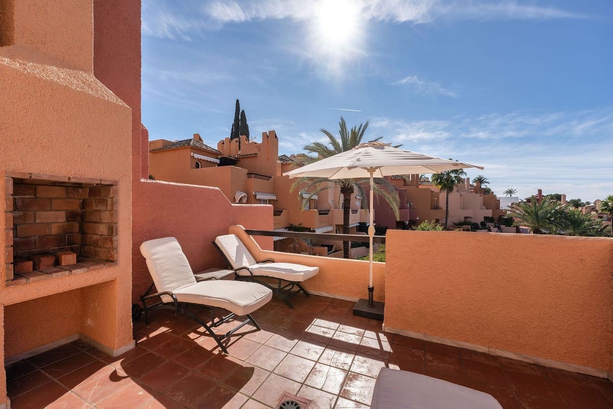 3 bedroom Townhouse for sale in Nueva Andalucia with pool garage - € 795,000 (Ref: 9670487)