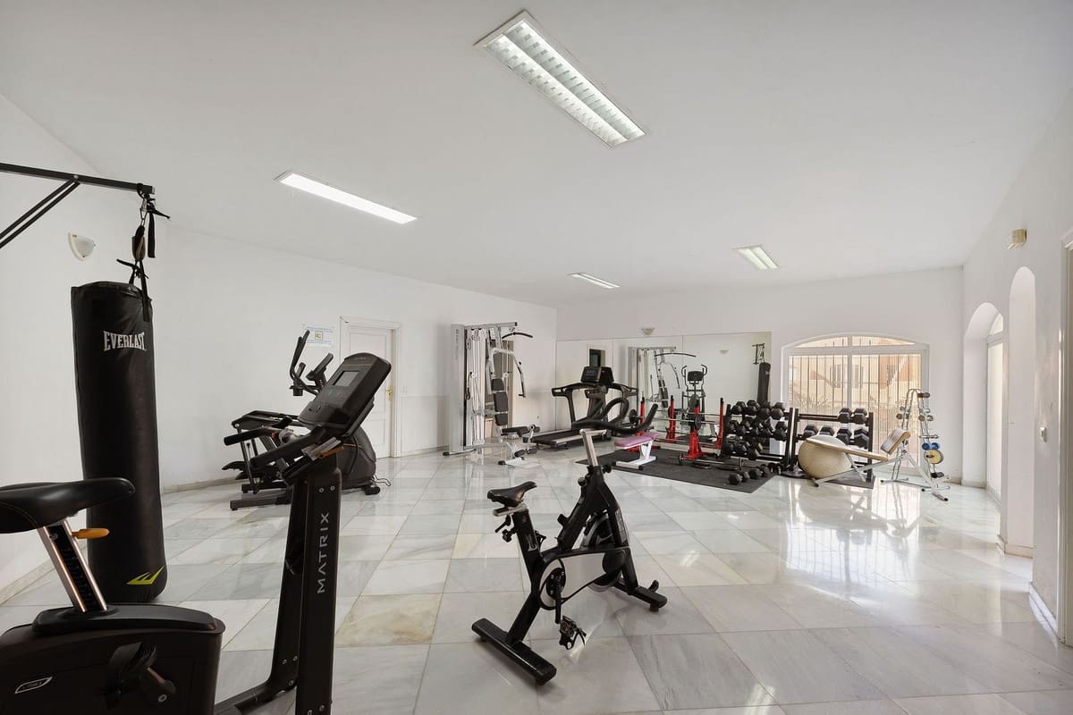 3 bedroom Townhouse for sale in Nueva Andalucia with pool garage - € 795,000 (Ref: 9670487)