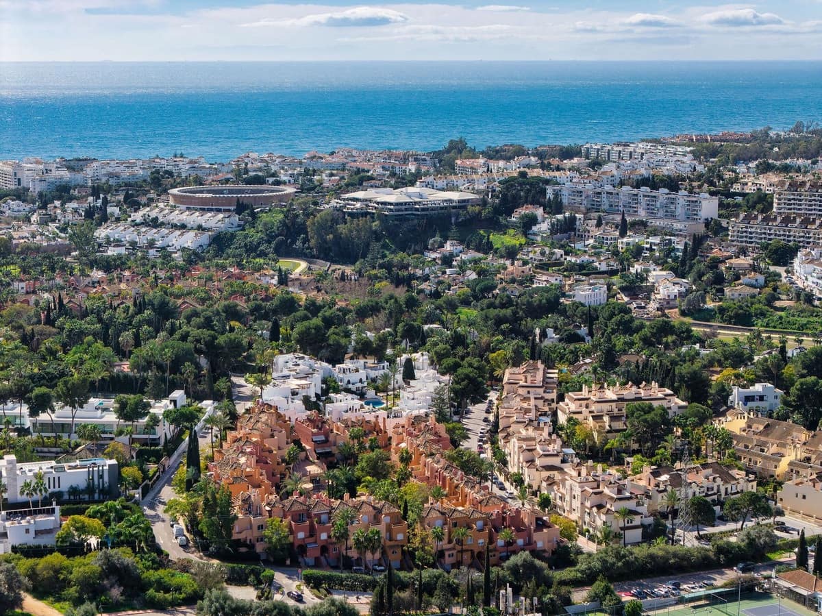 3 bedroom Townhouse for sale in Nueva Andalucia with pool garage - € 795,000 (Ref: 9670487)