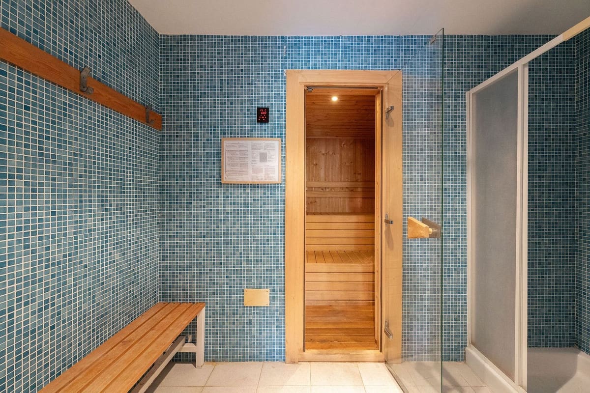 3 bedroom Townhouse for sale in Nueva Andalucia with pool garage - € 795,000 (Ref: 9670487)