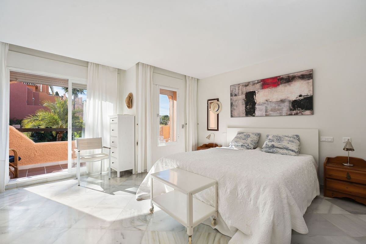 3 bedroom Townhouse for sale in Nueva Andalucia with pool garage - € 795,000 (Ref: 9670487)