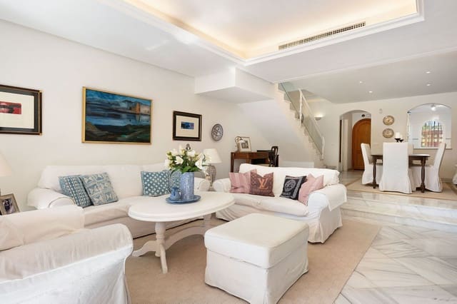 3 quarto Casa em Banda para venda em La Dama de Noche - La Alzambra, Marbella com piscina garagem - 795 000 € (Ref: 9670487)