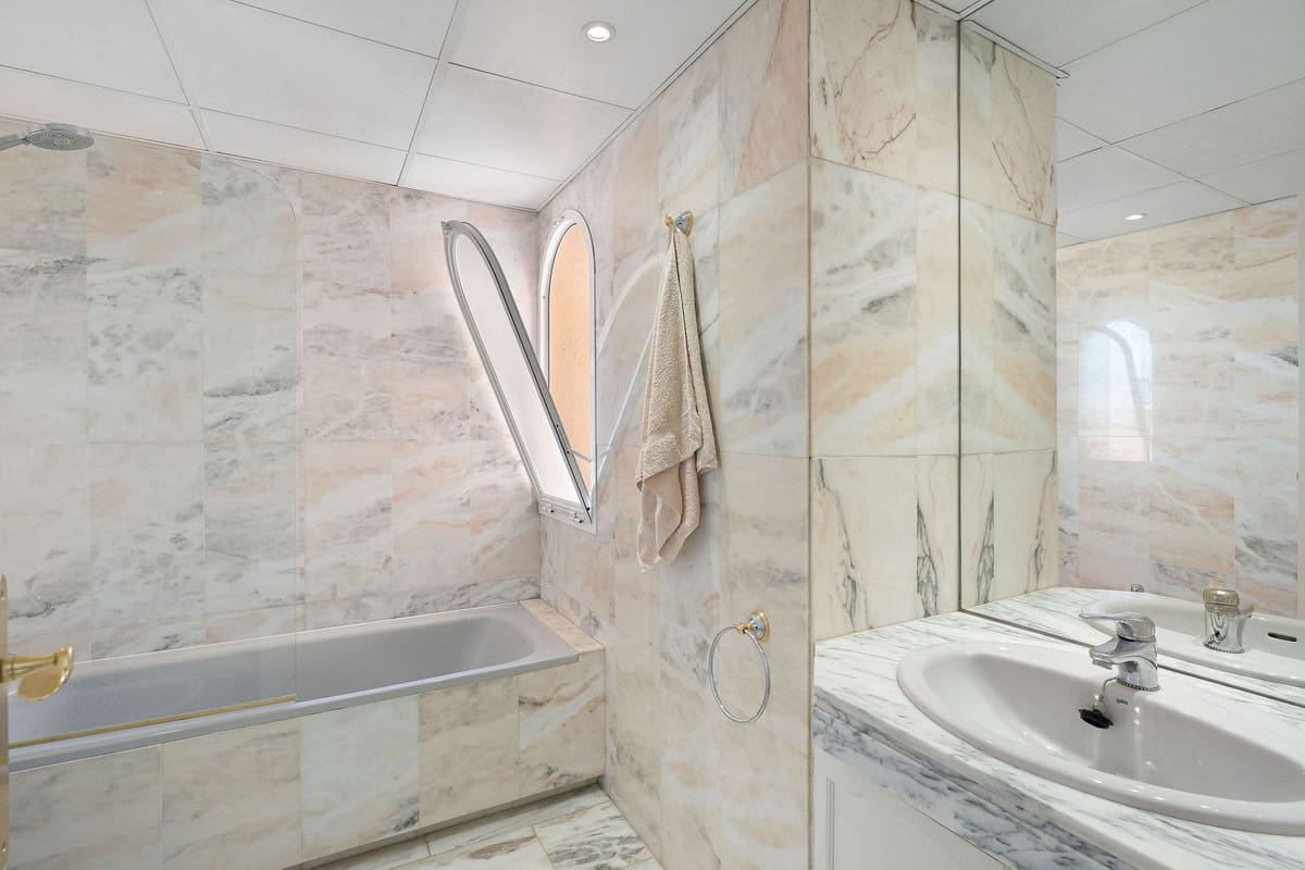 3 bedroom Townhouse for sale in Nueva Andalucia with pool garage - € 795,000 (Ref: 9670487)