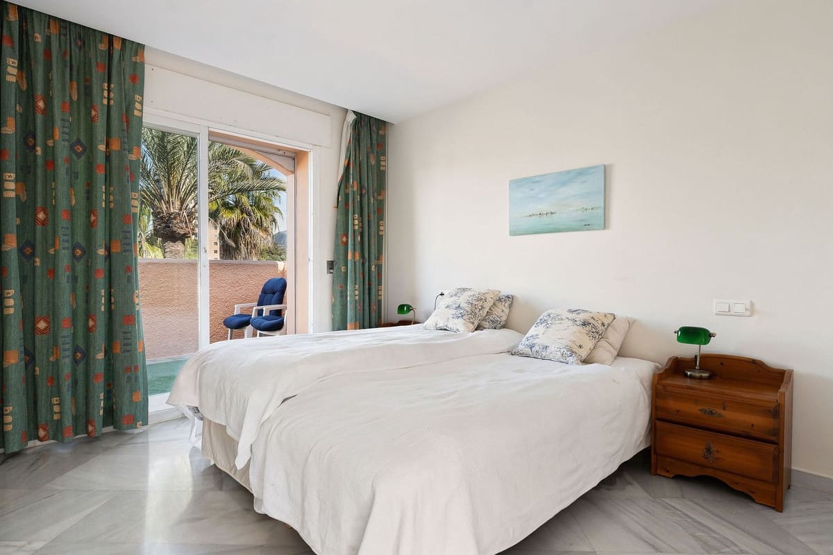 3 bedroom Townhouse for sale in Nueva Andalucia with pool garage - € 795,000 (Ref: 9670487)