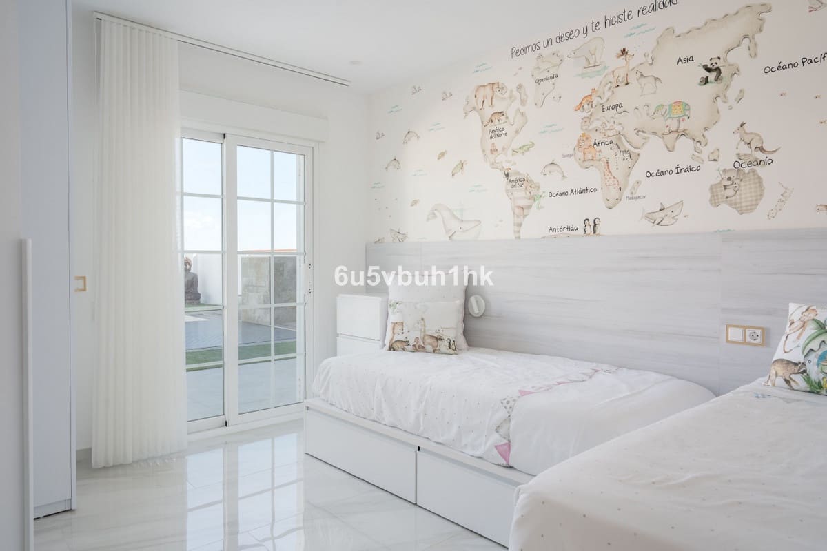 Casa de 4 habitaciones en La Mairena en venta con piscina - 850.000 € (Ref: 9670488)