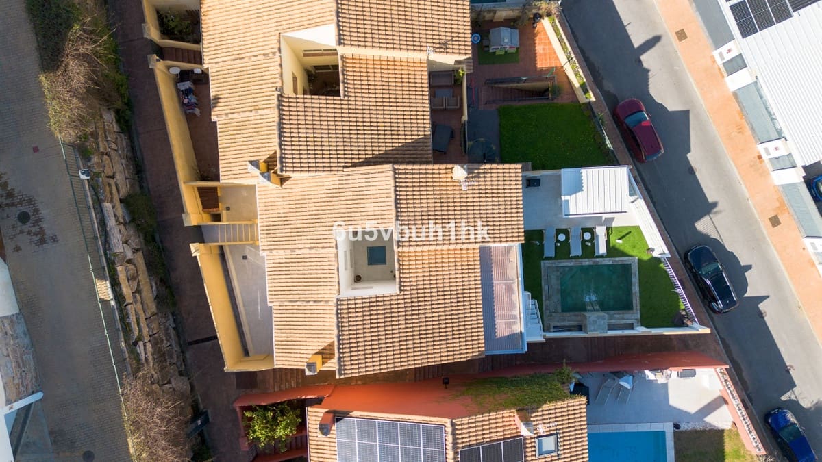 Casa de 4 habitaciones en La Mairena en venta con piscina - 850.000 € (Ref: 9670488)