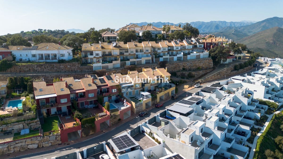 Casa de 4 habitaciones en La Mairena en venta con piscina - 850.000 € (Ref: 9670488)