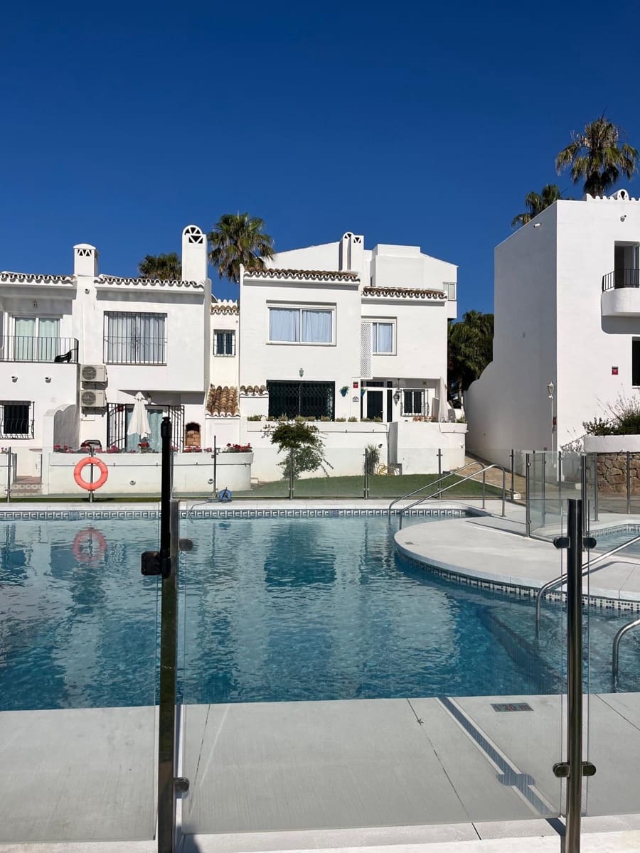 2 slaapkamer Huis te koop in Mijas Costa met zwembad - € 745.000 (Ref: 9670490)