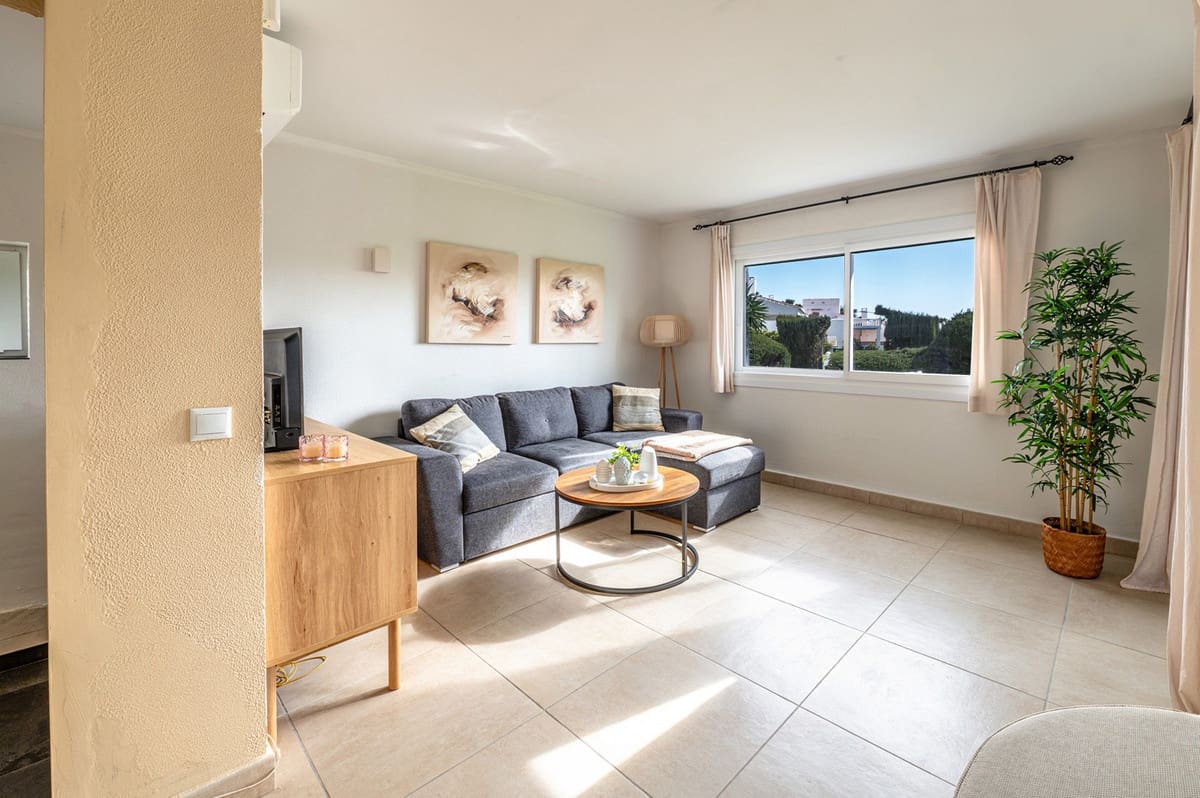 2 bedroom Townhouse for sale in Miraflores with pool - € 745,000 (Ref: 9670490)