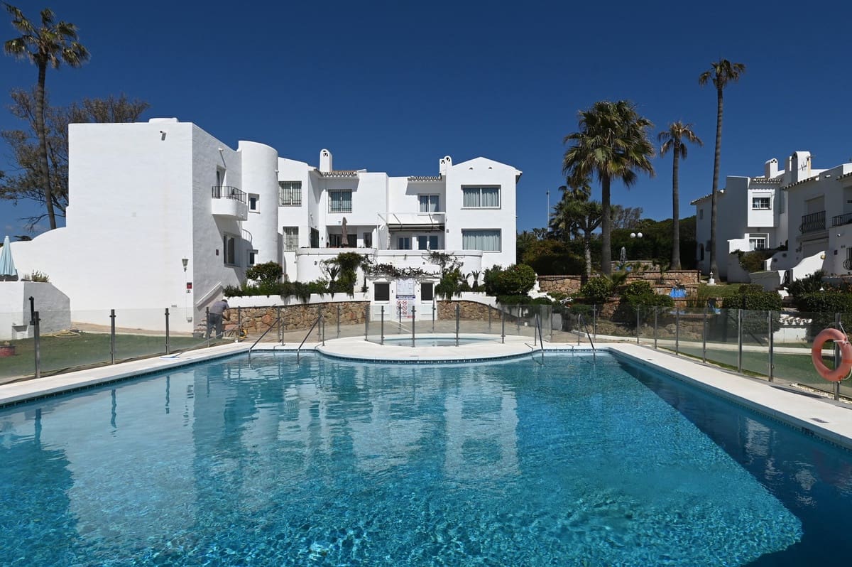 2 bedroom Townhouse for sale in Miraflores with pool - € 745,000 (Ref: 9670490)