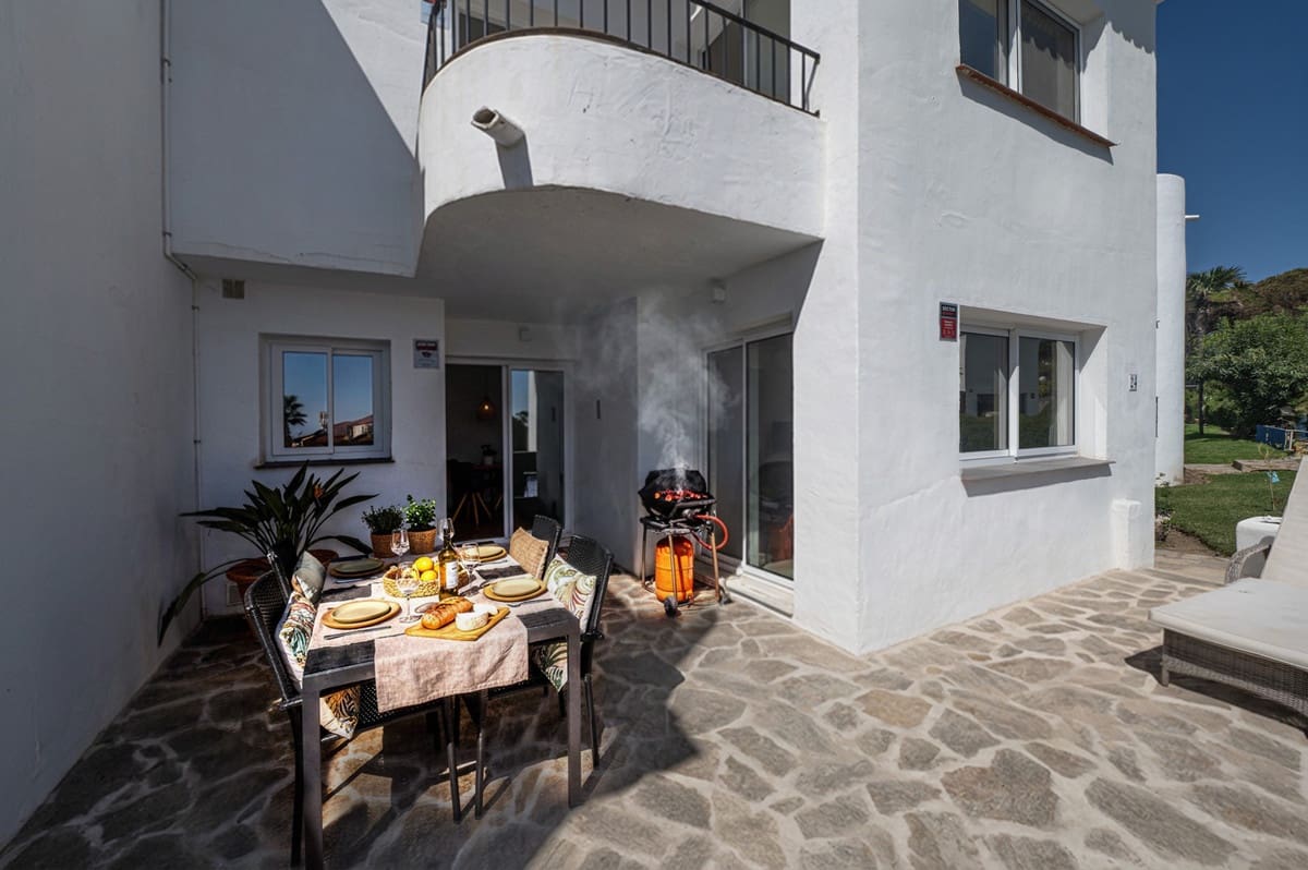 2 bedroom Townhouse for sale in Miraflores with pool - € 745,000 (Ref: 9670490)