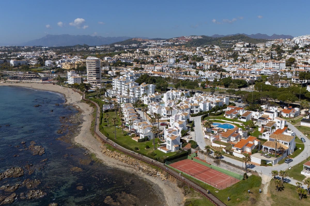 2 bedroom Townhouse for sale in Miraflores with pool - € 745,000 (Ref: 9670490)