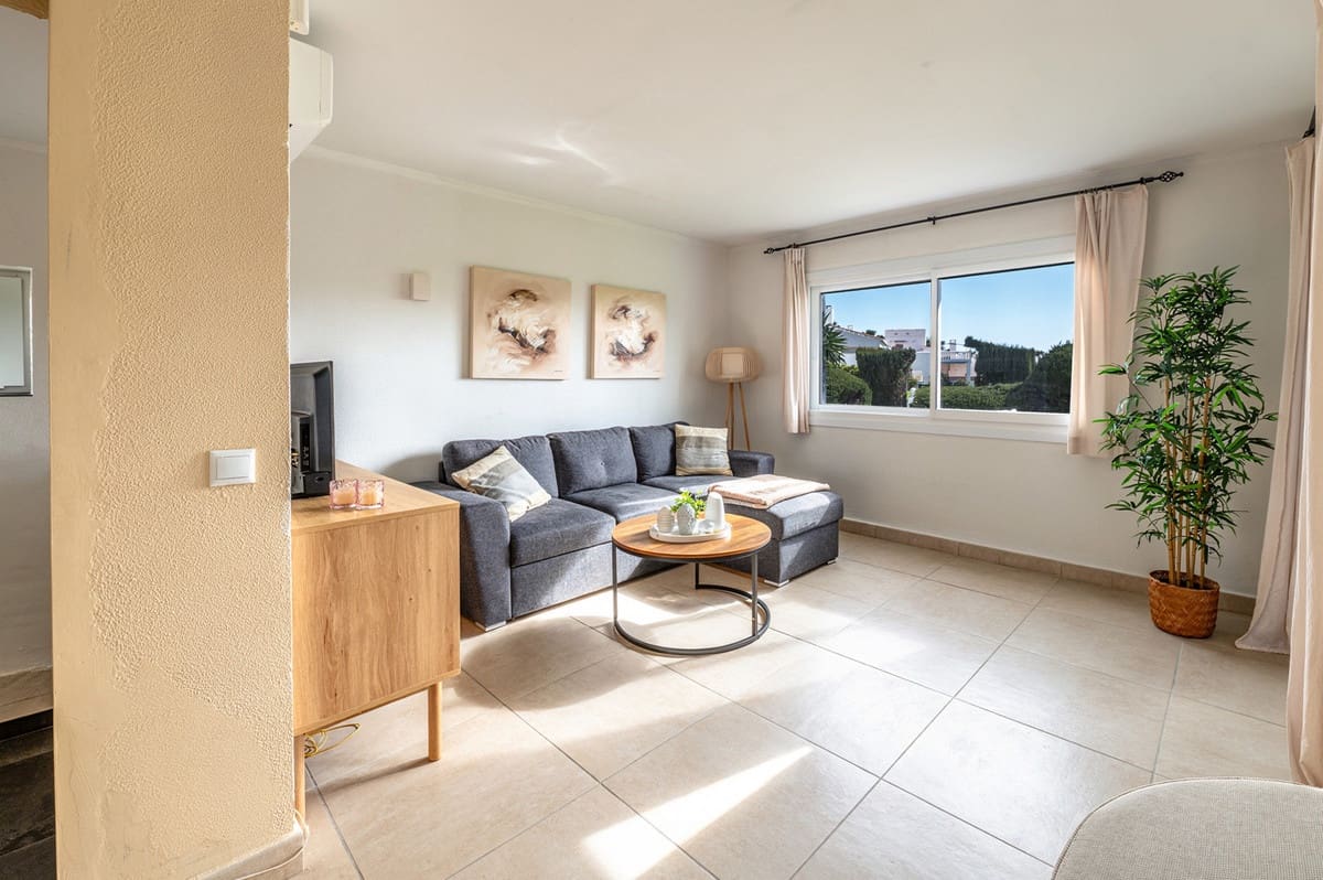 2 bedroom Townhouse for sale in Miraflores with pool - € 745,000 (Ref: 9670490)