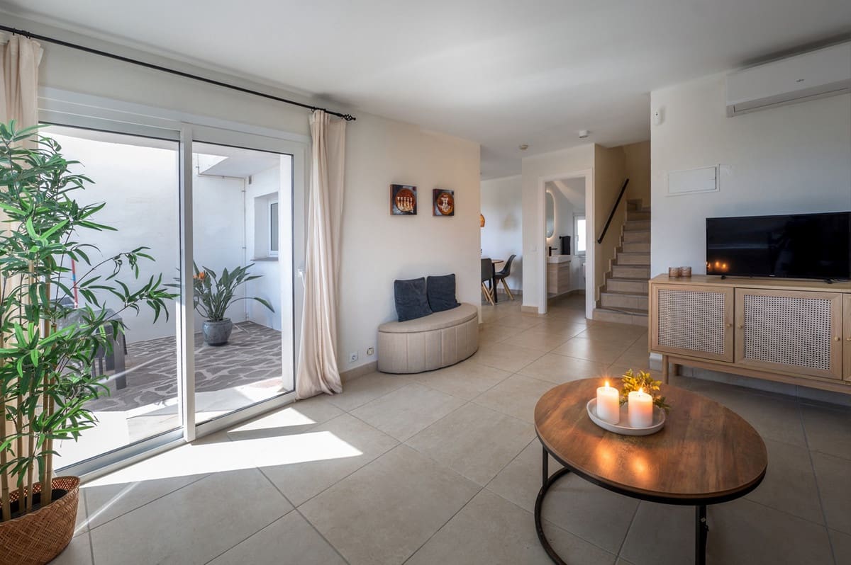 2 bedroom Townhouse for sale in Miraflores with pool - € 745,000 (Ref: 9670490)