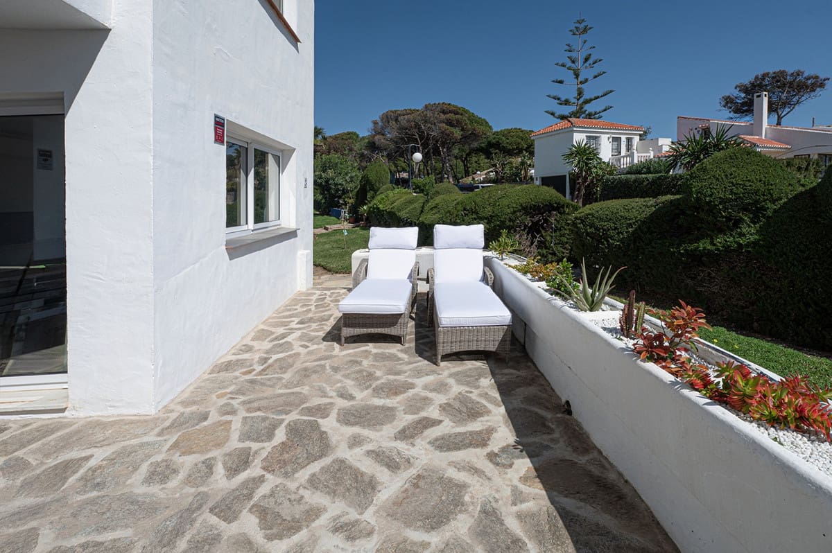 2 bedroom Townhouse for sale in Miraflores with pool - € 745,000 (Ref: 9670490)