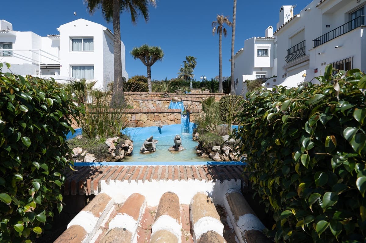 2 bedroom Townhouse for sale in Miraflores with pool - € 745,000 (Ref: 9670490)