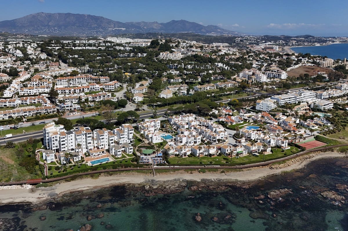 2 bedroom Townhouse for sale in Miraflores with pool - € 745,000 (Ref: 9670490)
