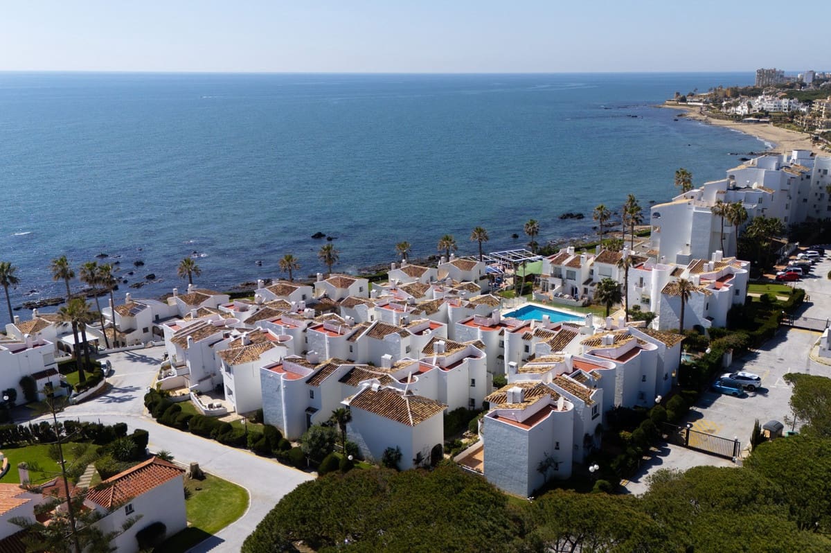 2 bedroom Townhouse for sale in Miraflores with pool - € 745,000 (Ref: 9670490)