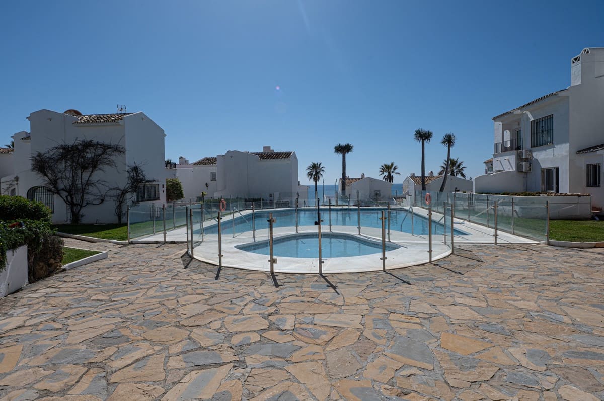 2 Zimmer Haus zu verkaufen in Miraflores mit Pool - 745.000 € (Ref: 9670490)