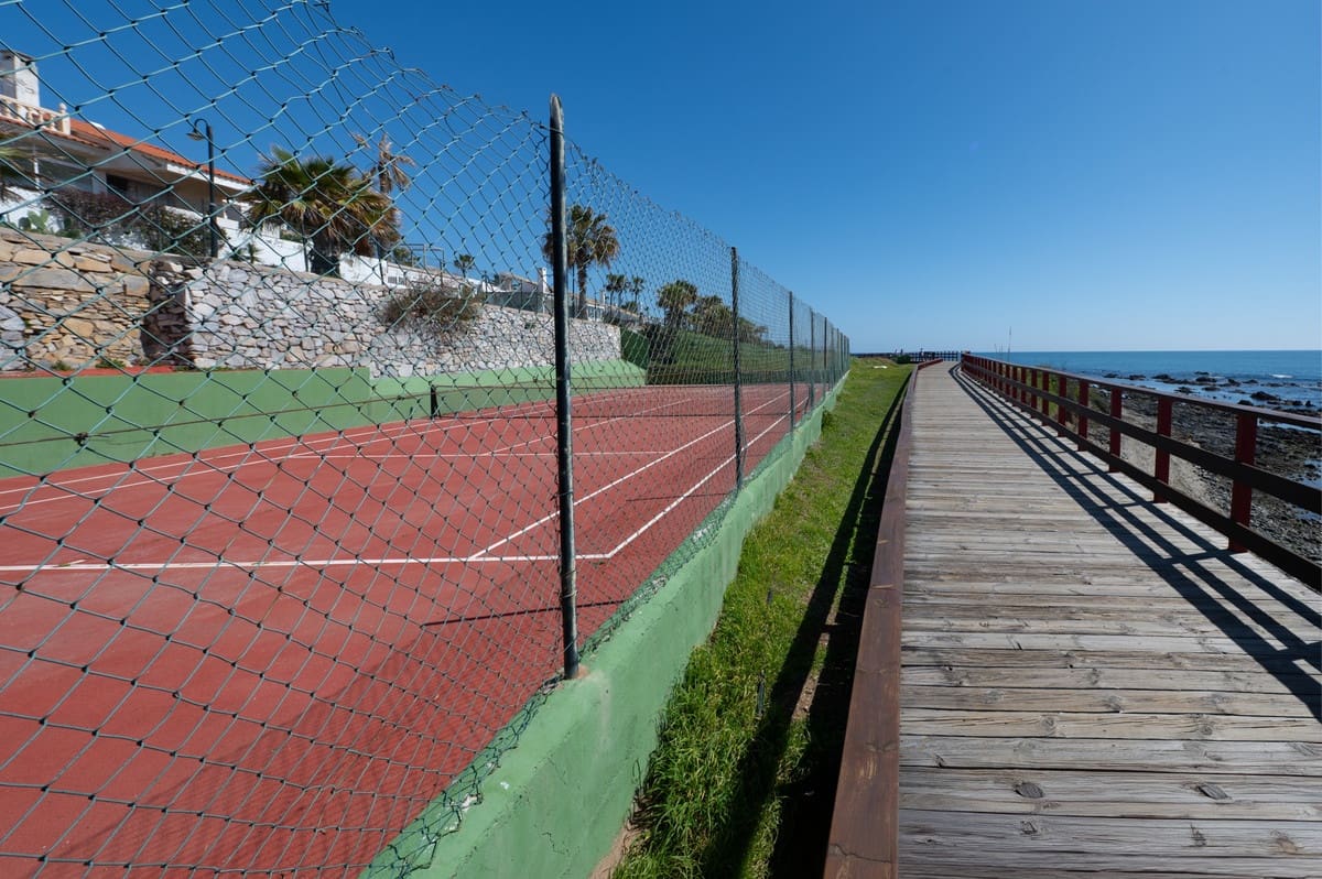2 Zimmer Haus zu verkaufen in Miraflores mit Pool - 745.000 € (Ref: 9670490)