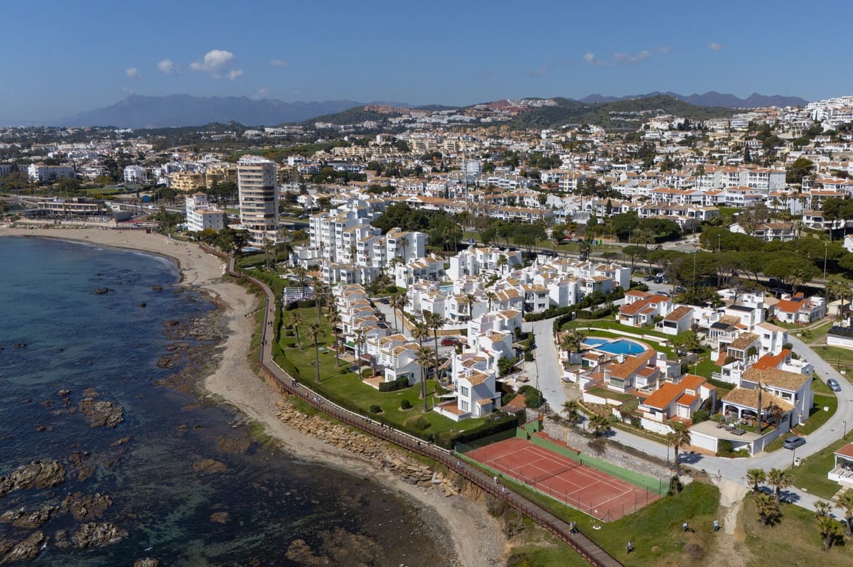 2 Zimmer Haus zu verkaufen in Miraflores mit Pool - 745.000 € (Ref: 9670490)