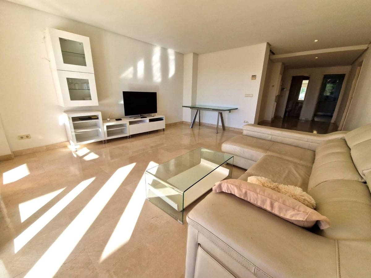 2 soverom Leilighet til salgs i Marbella med svømmebasseng garasje - € 585 000 (Ref: 9670493)