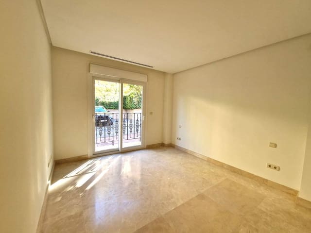 2 soverom Leilighet til salgs i Marbella med svømmebasseng garasje - € 585 000 (Ref: 9670493)