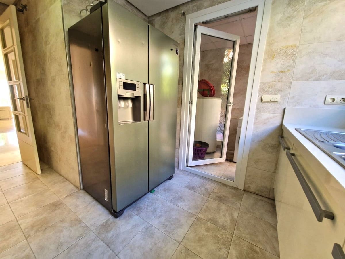 2 soverom Leilighet til salgs i Marbella med svømmebasseng garasje - € 585 000 (Ref: 9670493)