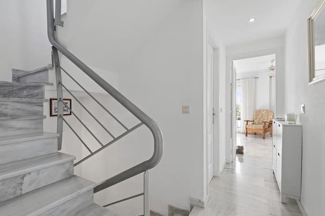 3 sovrum Hus till salu i Centro, Estepona med pool - 695 000 € (Ref: 9670497)